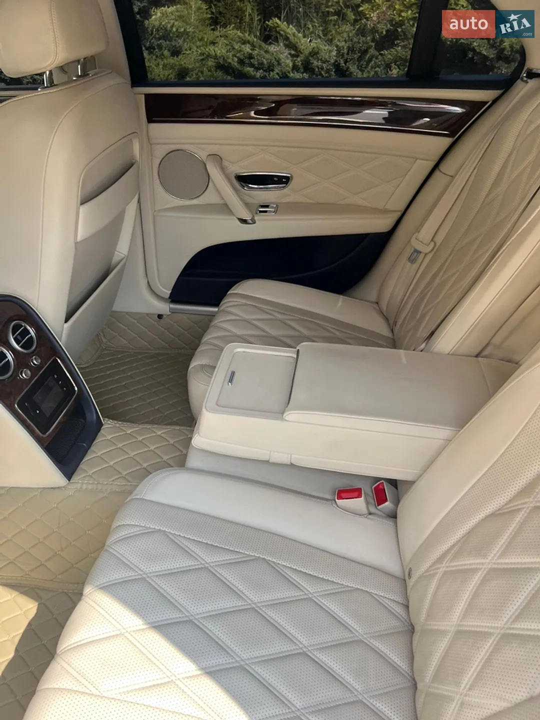 2015 Bentley Flying Spur - мініатюра 41