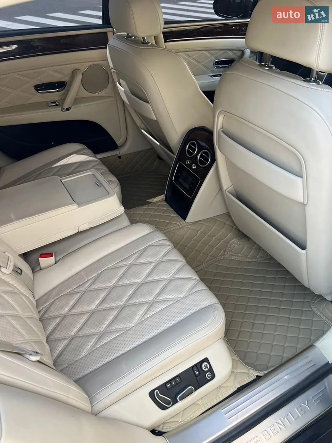 2014 Bentley Flying Spur - мініатюра 39