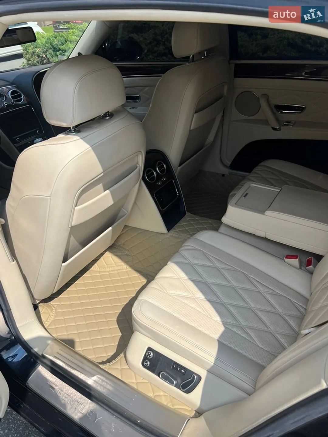 2014 Bentley Flying Spur - мініатюра 43