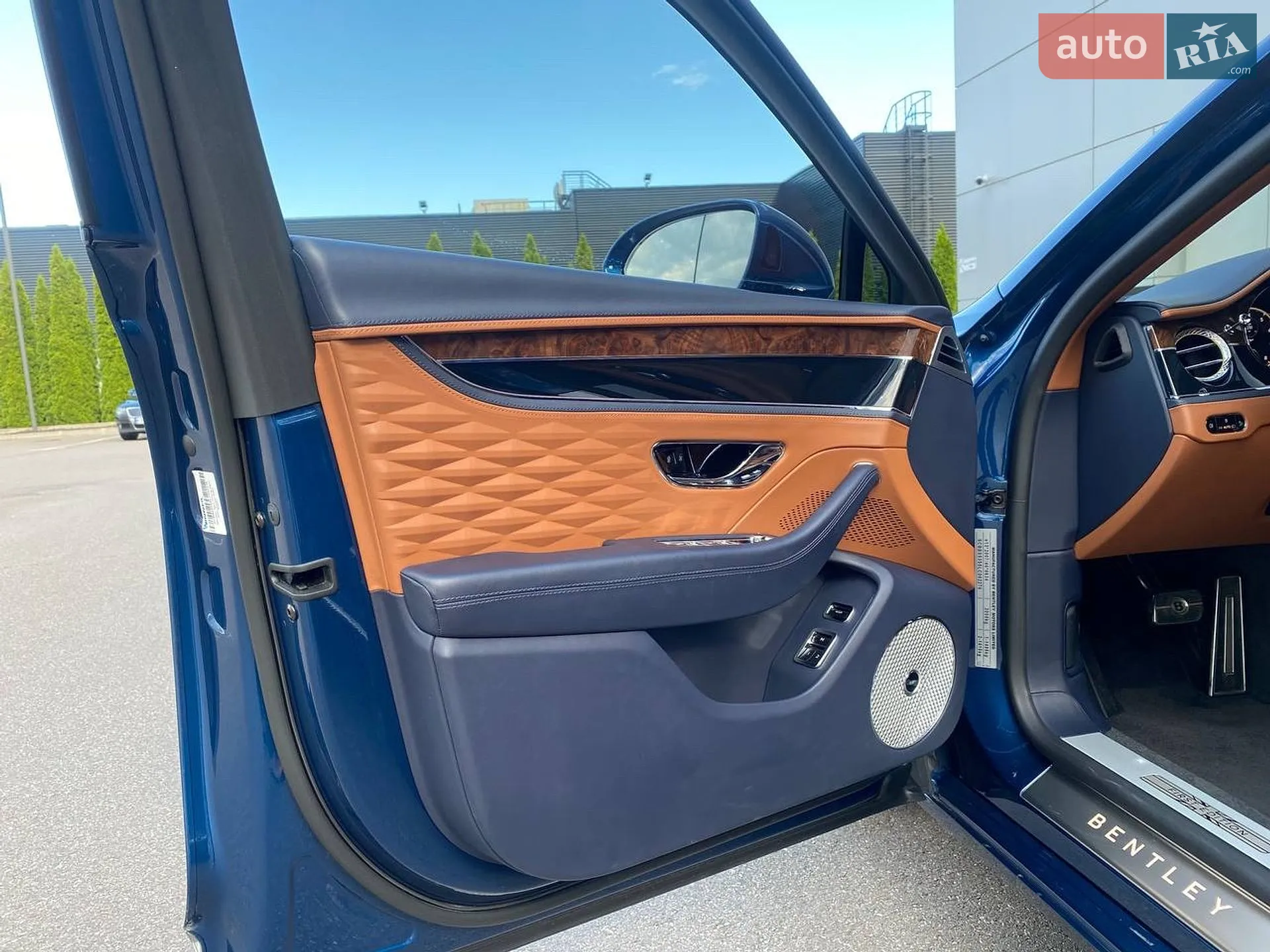 2020 Bentley Flying Spur - мініатюра 20