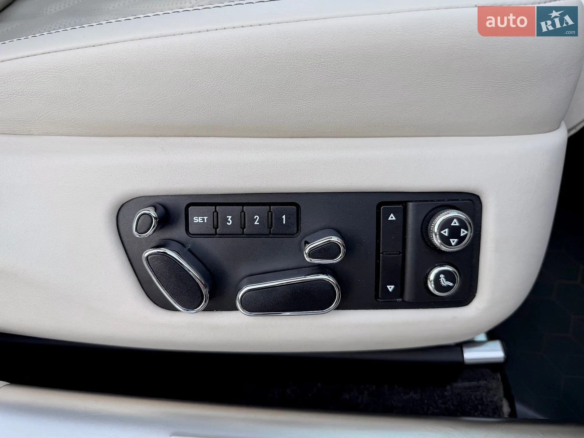 2013 Bentley Flying Spur - мініатюра 33
