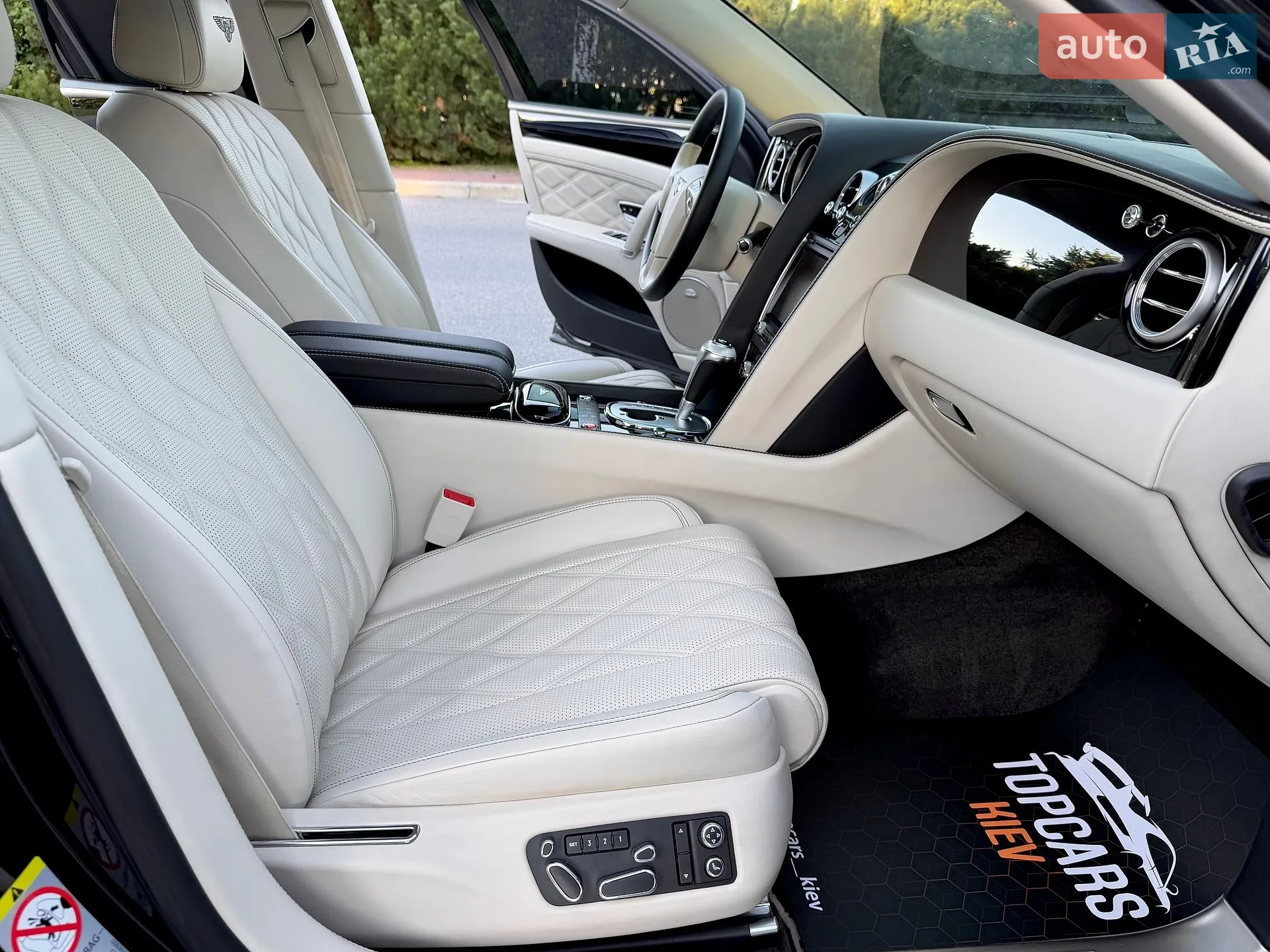 2013 Bentley Flying Spur - мініатюра 35