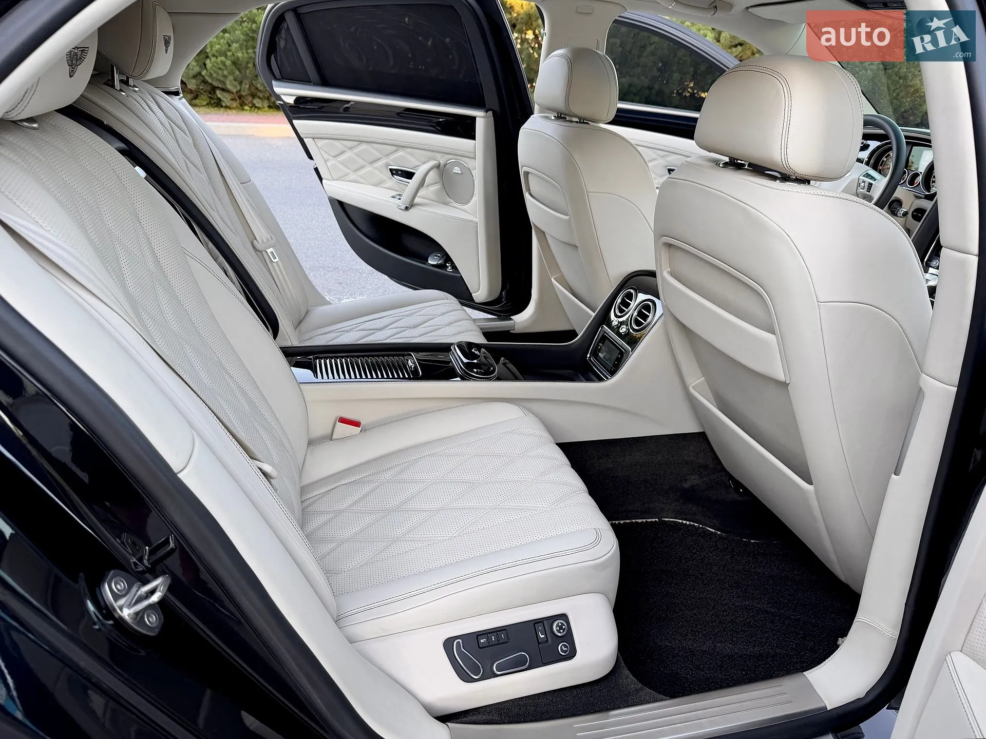 2013 Bentley Flying Spur - мініатюра 46
