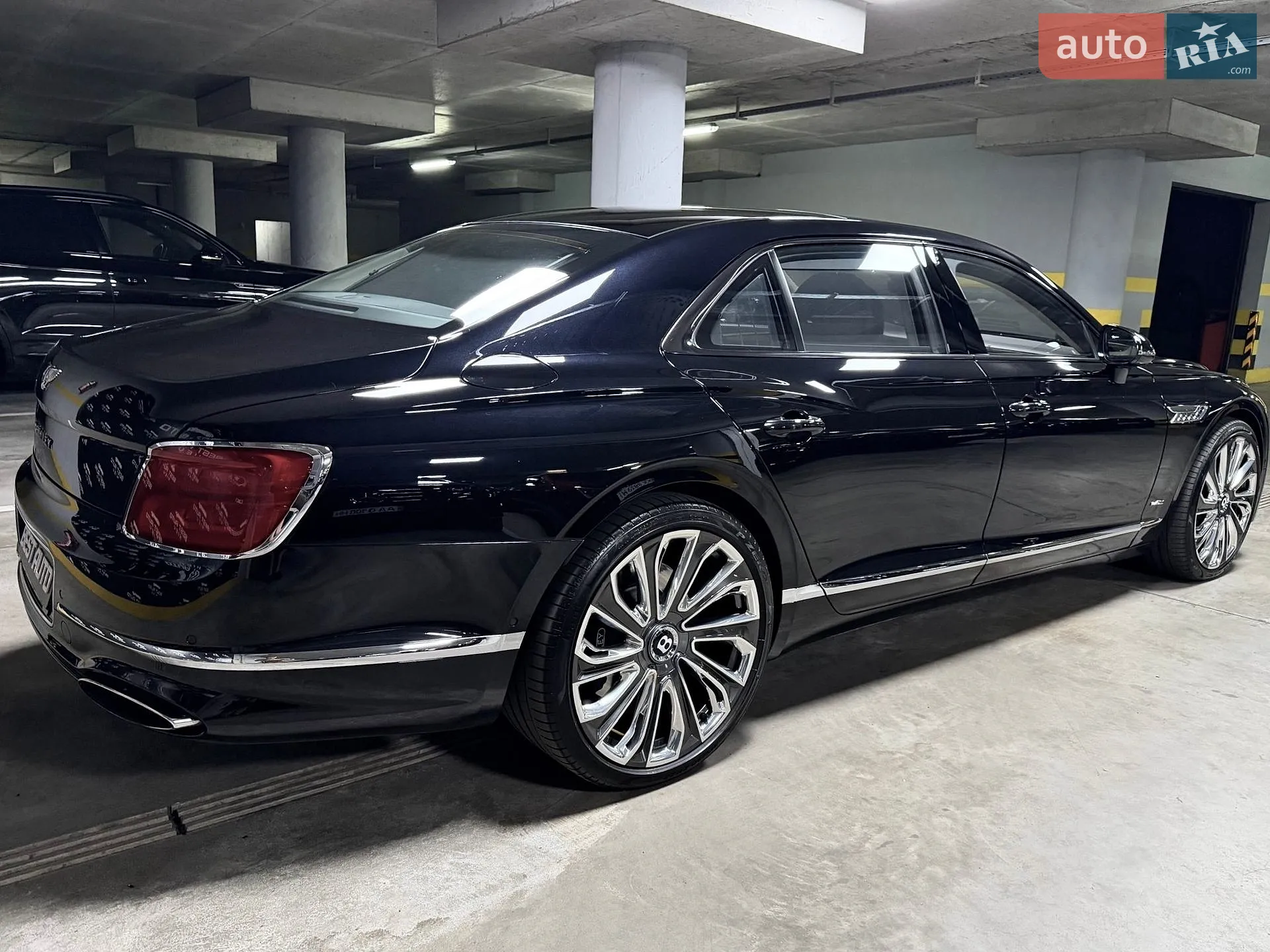 2020 Bentley Flying Spur - мініатюра 11