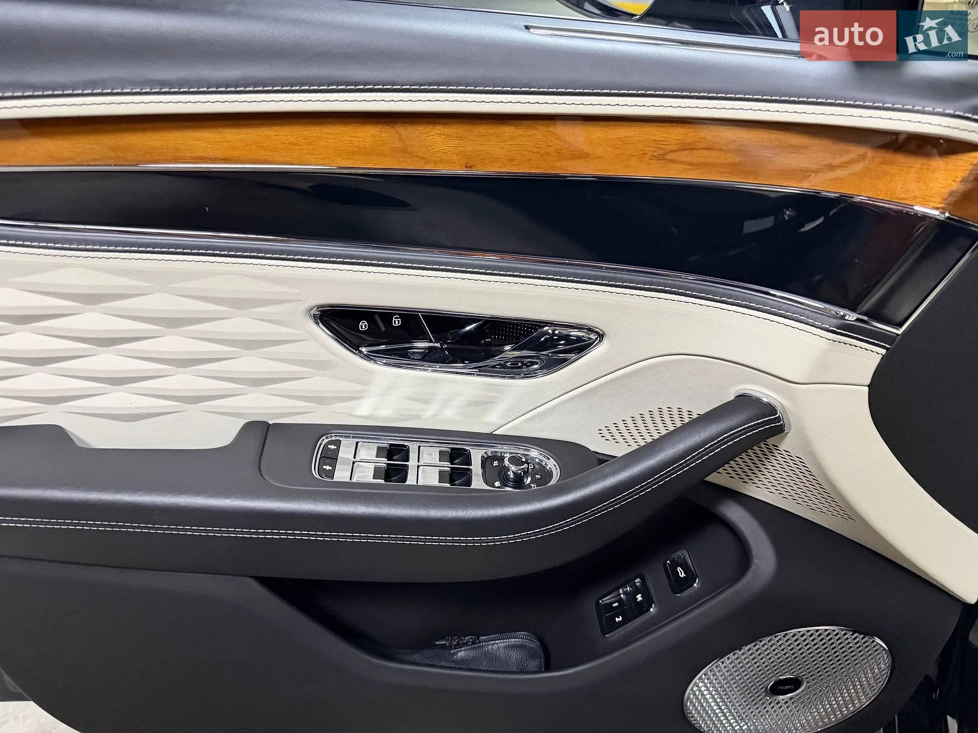 2020 Bentley Flying Spur - мініатюра 38