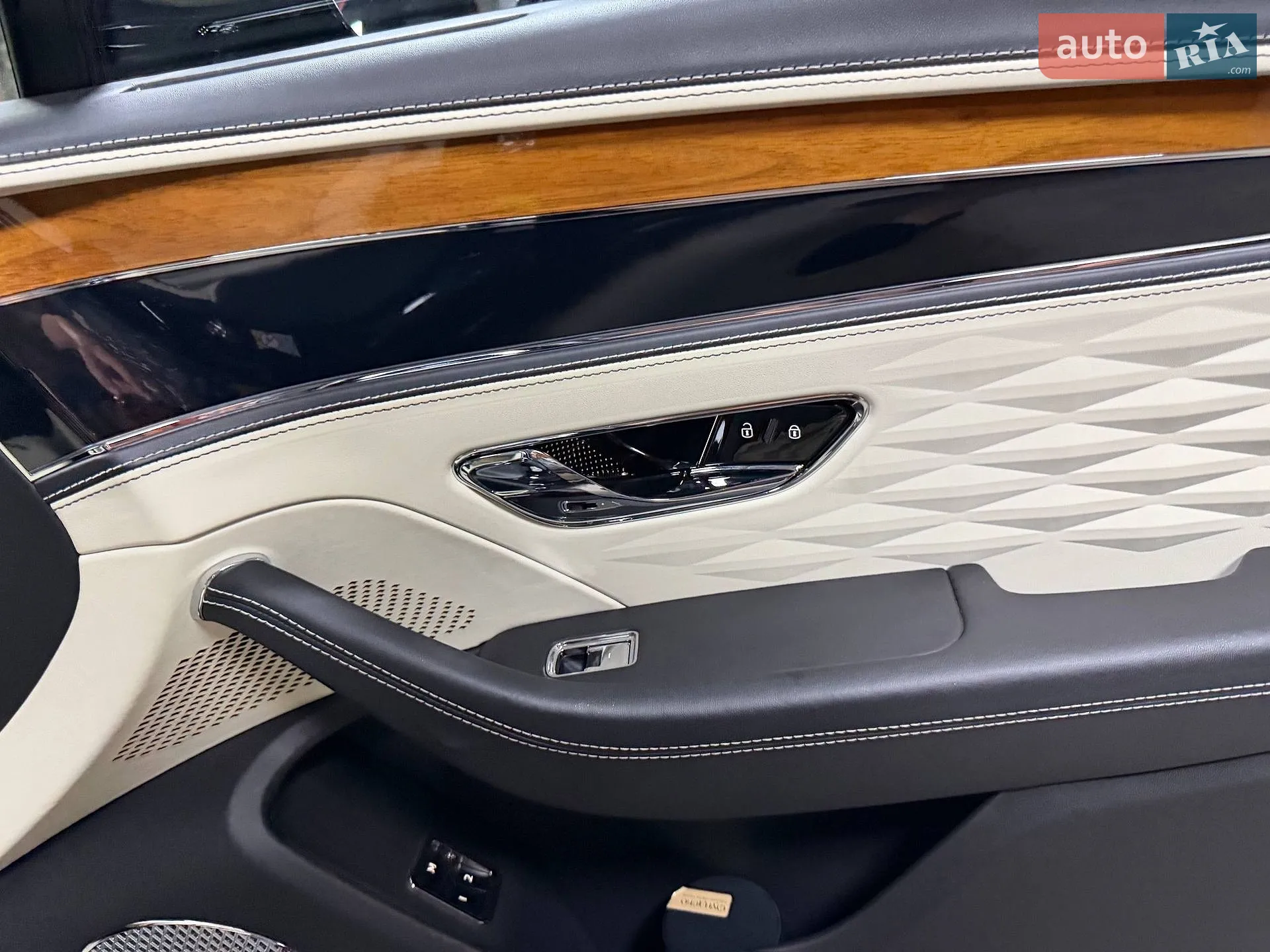 2020 Bentley Flying Spur - мініатюра 107
