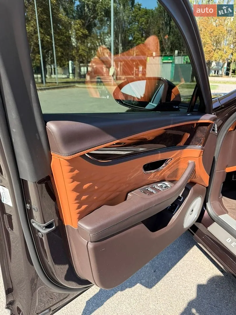 2021 Bentley Flying Spur - мініатюра 7