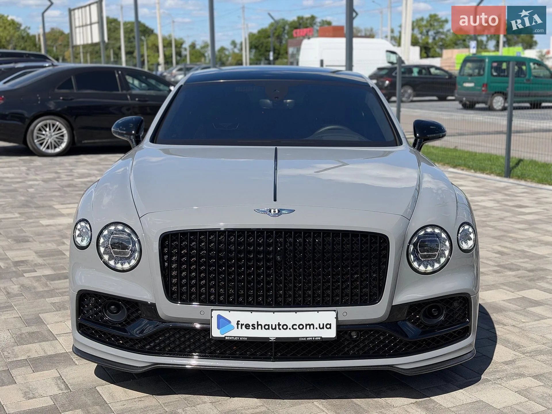 2023 Bentley Flying Spur - мініатюра 3