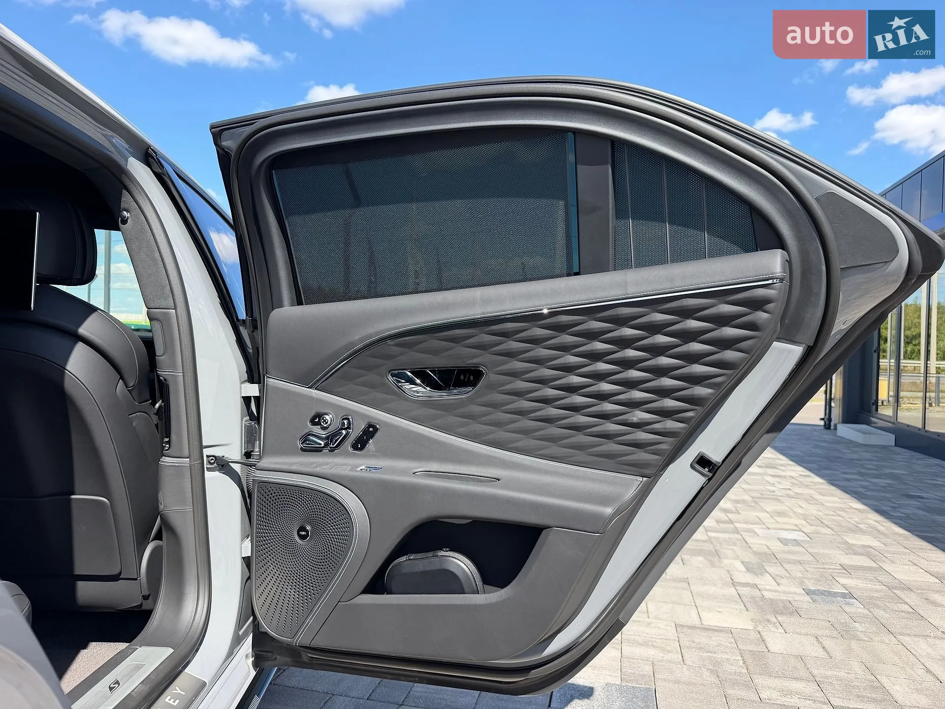 2023 Bentley Flying Spur - мініатюра 52