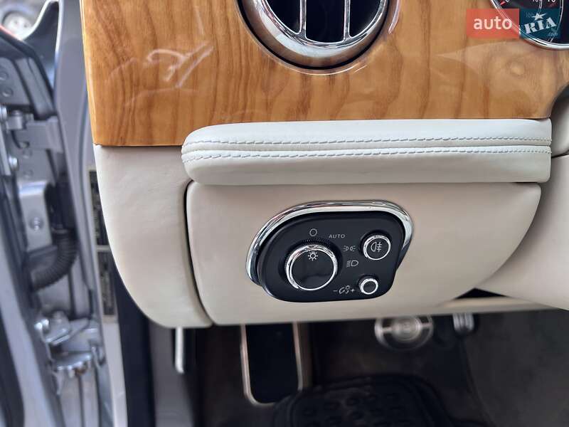 Седан Bentley Mulsanne 2010 в Львове