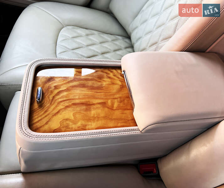 Седан Bentley Mulsanne 2010 в Львове