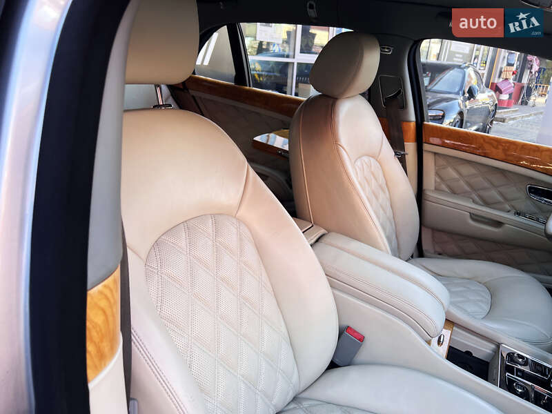 Седан Bentley Mulsanne 2010 в Львове