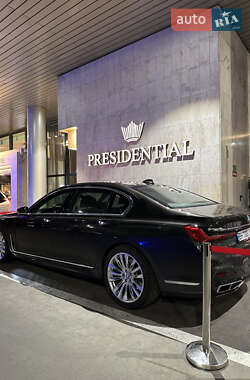 Седан BMW-Alpina B7 2017 в 