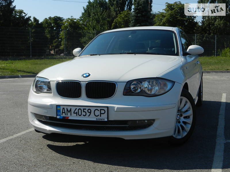 Седан BMW 1 Series 2009 в 