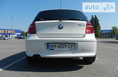 Седан BMW 1 Series 2009 в 