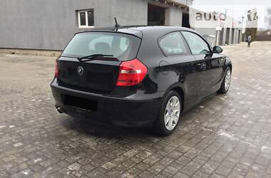 Хетчбек BMW 1 Series 2009 в 