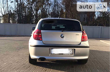 Хетчбек BMW 1 Series 2011 в 