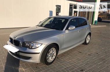 Хетчбек BMW 1 Series 2011 в 
