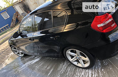 Хетчбек BMW 1 Series 2011 в 