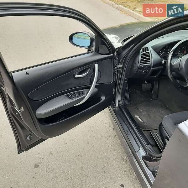 Хэтчбек BMW 1 Series 2007 в Запорожье