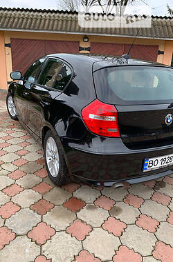 Хэтчбек BMW 1 Series 2010 в Черновцах