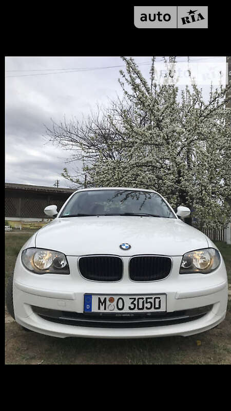 Хэтчбек BMW 1 Series 2010 в Херсоне