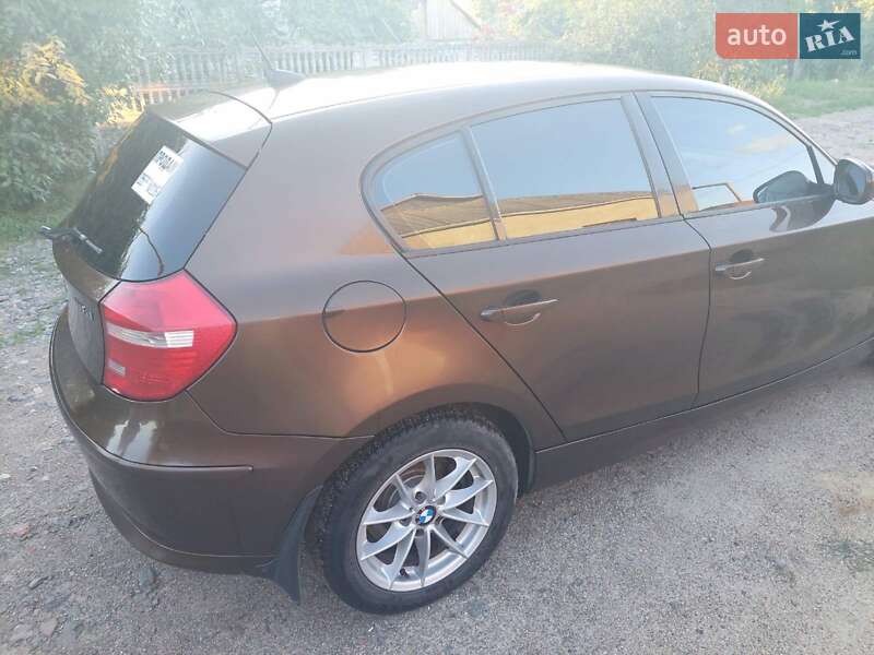 Хетчбек BMW 1 Series 2010 в Первомайську