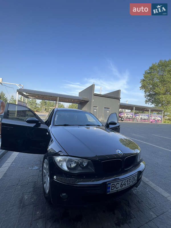 Хэтчбек BMW 1 Series 2006 в Самборе
