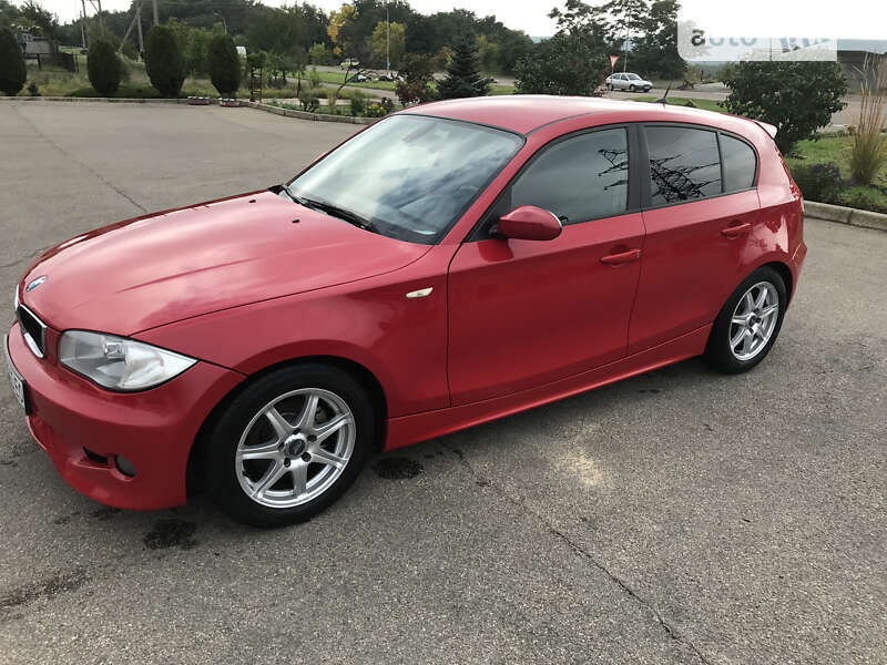 Хэтчбек BMW 1 Series 2005 в Южноукраинске