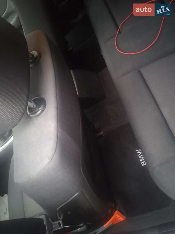 Хэтчбек BMW 1 Series 2009 в Волочиске