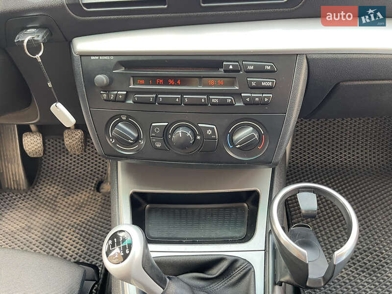 Хэтчбек BMW 1 Series 2005 в Киеве