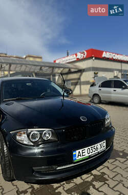 Купе BMW 1 Series 2009 в 