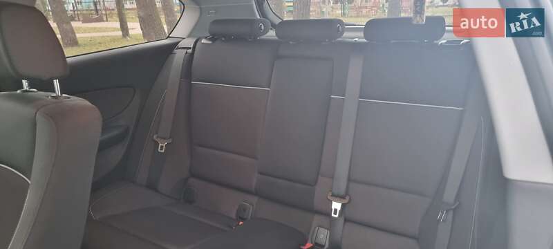 Купе BMW 1 Series 2011 в 