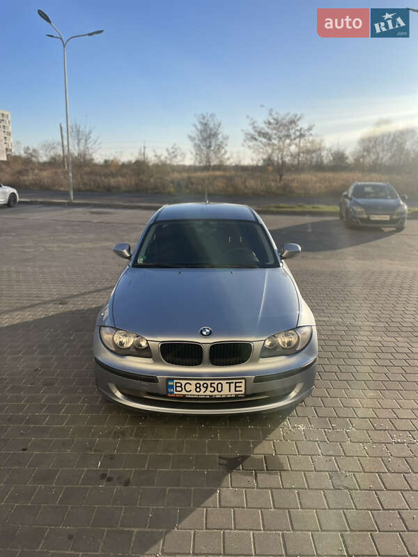 Хэтчбек BMW 1 Series 2009 в Львове