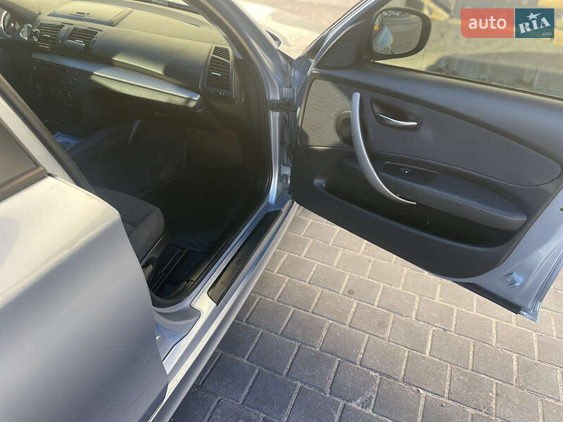 Хэтчбек BMW 1 Series 2009 в Львове