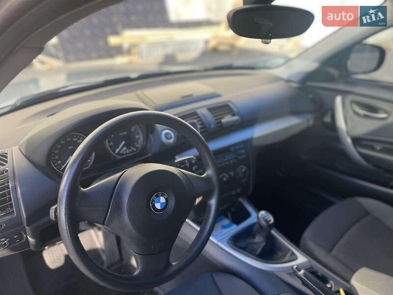 Хэтчбек BMW 1 Series 2009 в Львове