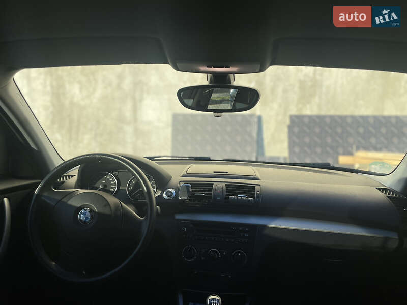 Хэтчбек BMW 1 Series 2009 в Львове