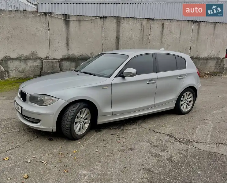 Хэтчбек BMW 1 Series 2010 в 