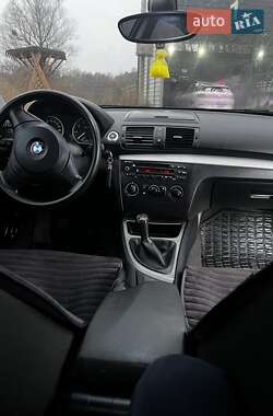 Купе BMW 1 Series 2011 в 