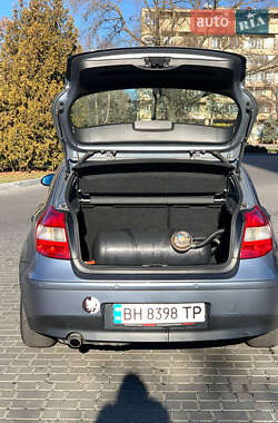 Хэтчбек BMW 1 Series 2006 в  фото 2 Хэтчбек BMW 1 Series 2006 в