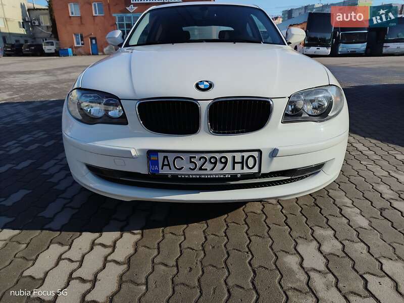 Хетчбек BMW 1 Series 2009 в 
