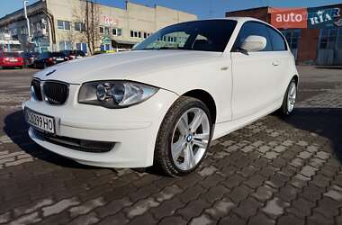Хетчбек BMW 1 Series 2009 в 