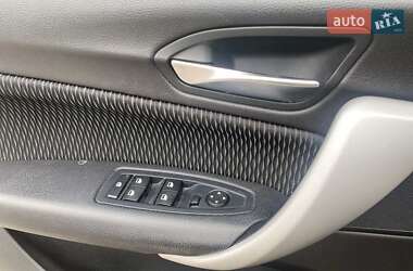 Хэтчбек BMW 1 Series 2012 в 