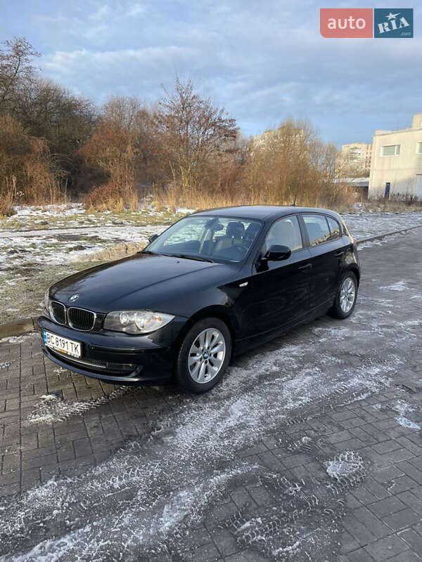 Хэтчбек BMW 1 Series 2010 в 