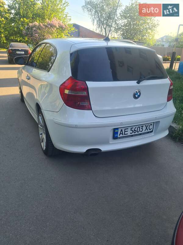 Хетчбек BMW 1 Series 2010 в Чугуєві фото 2 Хетчбек BMW 1 Series 2010 в Чугуєві
