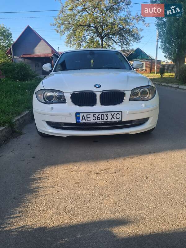 Хетчбек BMW 1 Series 2010 в Чугуєві фото 3 Хетчбек BMW 1 Series 2010 в Чугуєві