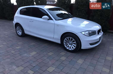 Хетчбек BMW 1 Series 2009 в 
