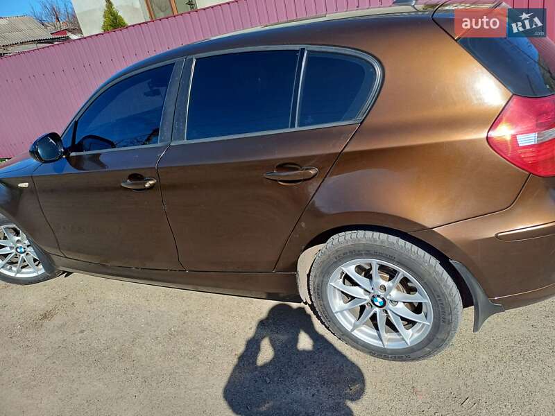 Хетчбек BMW 1 Series 2010 в Первомайську