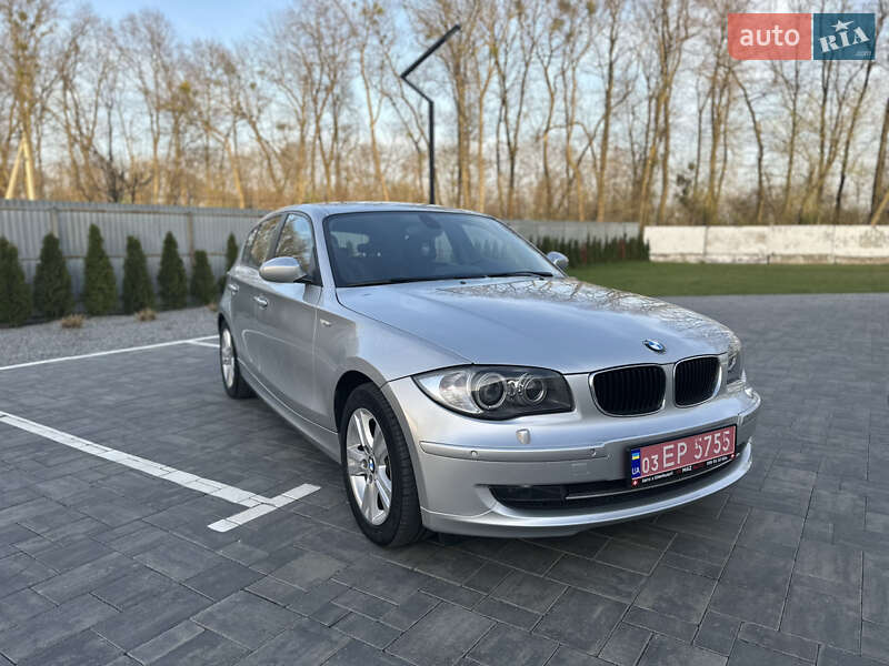 Хетчбек BMW 1 Series 2009 в 