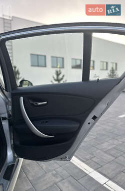Хетчбек BMW 1 Series 2009 в 